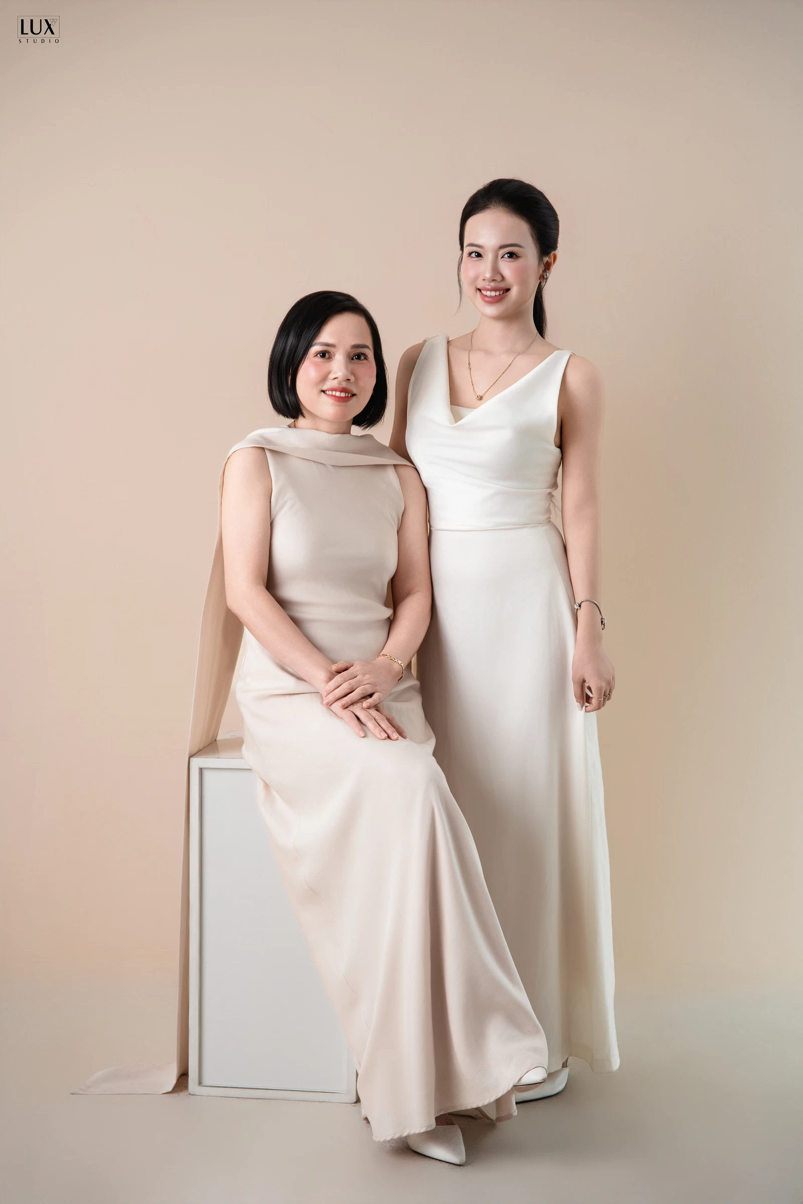 MẸ CON HÀ VY